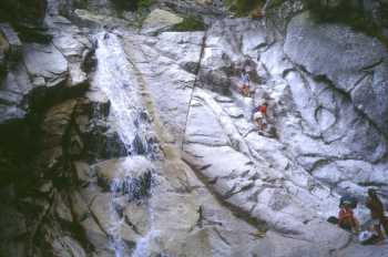 Pas d'escalade à l'attaque des cascades d'Ortala