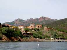 Le village de Girolata et son débarcadère
