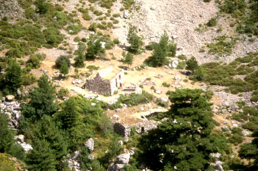Le refuge de Puscaghja depuis Bocca di Capronale en 1996