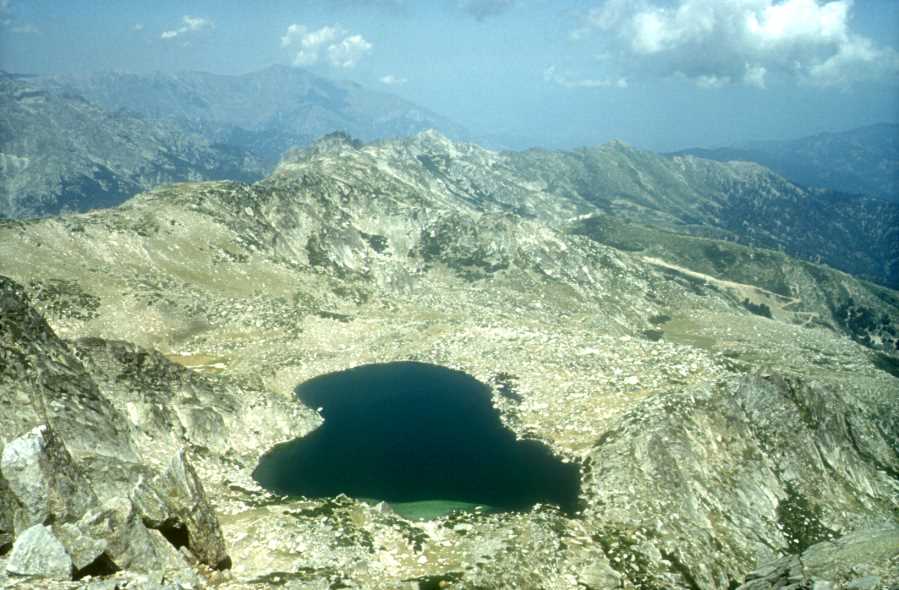 Lac de Bastani depuis le sommet du Renosu