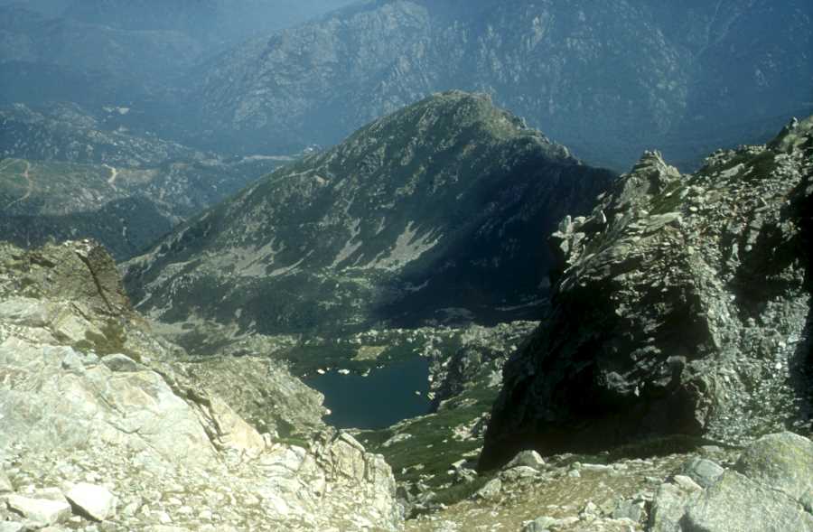 Le lac de Niellucciu depuis le sommet du Renosu